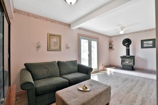606 Elliott Cres, House detached with 3 bedrooms, 2 bathrooms and 2 parking in Milton ON | Image 12