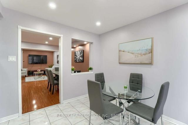 73 Tiller Tr, House semidetached with 3 bedrooms, 3 bathrooms and 3 parking in Brampton ON | Image 3