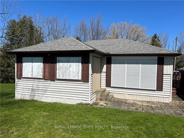 3076 Lakeshore Rd, House detached with 3 bedrooms, 1 bathrooms and 8 parking in Haldimand County ON | Image 2
