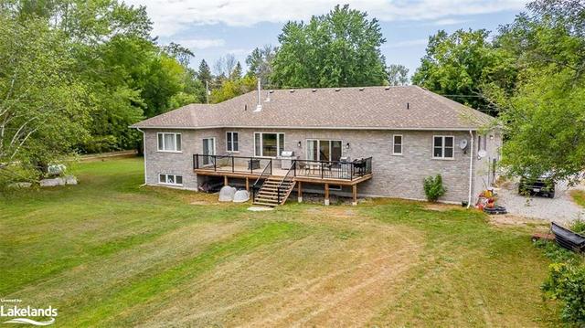 1561 Flos Eight Road W, House detached with 6 bedrooms, 3 bathrooms and 17 parking in Springwater ON | Image 43