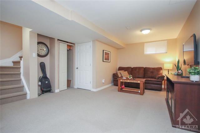 41 Grenadier Way, Townhouse with 3 bedrooms, 3 bathrooms and 4 parking in Ottawa ON | Image 24