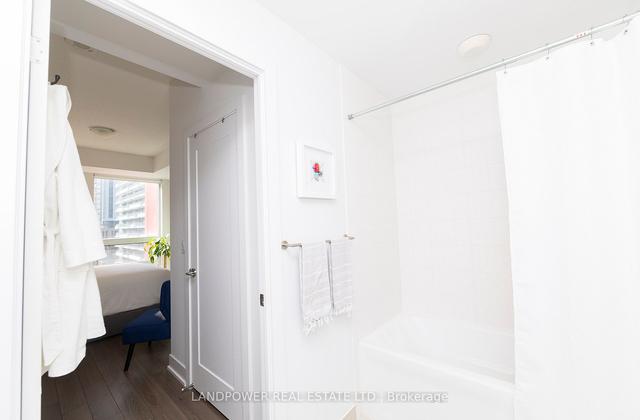 1105 - 318 Richmond St W, Condo with 1 bedrooms, 1 bathrooms and 0 parking in Toronto ON | Image 10