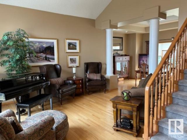 755 Wells Wd Nw, House detached with 4 bedrooms, 3 bathrooms and 4 parking in Edmonton AB | Image 2
