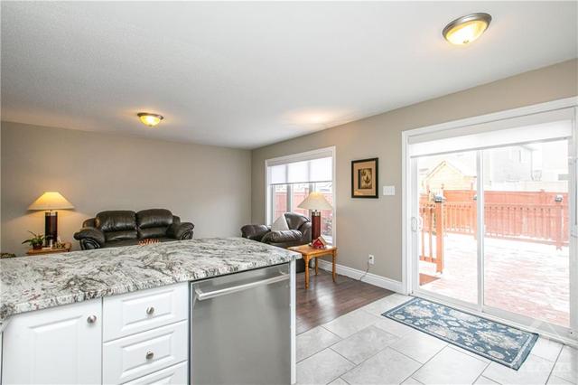 425 Vendevale Avenue, Townhouse with 3 bedrooms, 3 bathrooms and 3 parking in Ottawa ON | Image 14