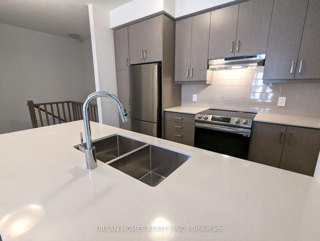 65 - 31 Honeycrisp Cres, Townhouse with 2 bedrooms, 3 bathrooms and 1 parking in Vaughan ON | Image 1