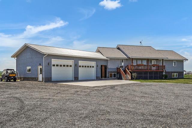 242053 Township Road 260, House detached with 5 bedrooms, 3 bathrooms and 15 parking in Wheatland County AB | Image 1