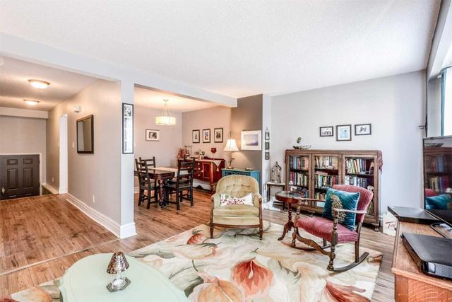 20 Moregate Cres, Townhouse with 3 bedrooms, 2 bathrooms and 1 parking in Brampton ON | Image 4