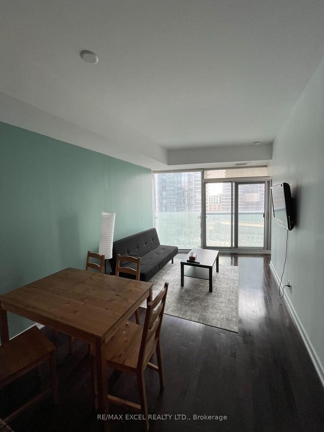 1003 - 12 York St, Condo with 1 bedrooms, 1 bathrooms and 0 parking in Toronto ON | Image 4