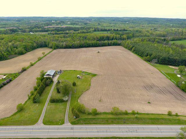 4696 Olde Base Line Rd, House detached with 3 bedrooms, 2 bathrooms and 30 parking in Caledon ON | Image 1