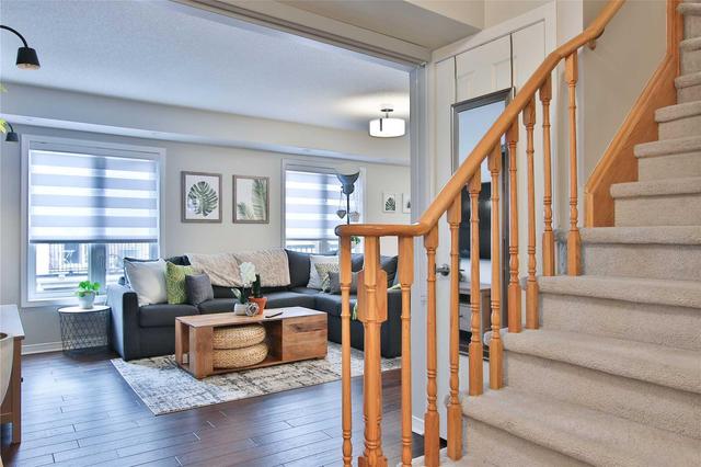170 Louisbourg Way, Townhouse with 2 bedrooms, 3 bathrooms and 2 parking in Markham ON | Image 4
