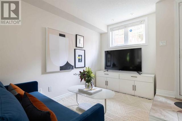 105 - 870 Jane St, Townhouse with 2 bedrooms, 2 bathrooms and 1 parking in Toronto ON | Image 8