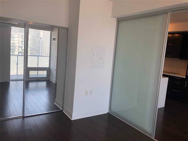 3211 - 1080 Bay St, Condo with 1 bedrooms, 1 bathrooms and 0 parking in Toronto ON | Image 4