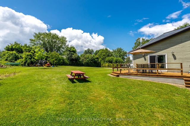33 Birchcliff Ave, House detached with 3 bedrooms, 1 bathrooms and 6 parking in Kawartha Lakes ON | Image 8