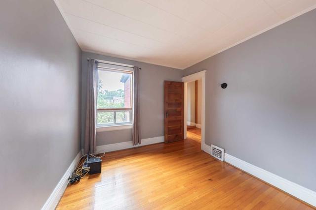 56 Kent Rd, House semidetached with 2 bedrooms, 1 bathrooms and 1 parking in Toronto ON | Image 3