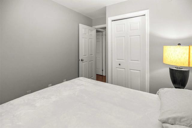 206 - 28 Victoria Ave N, Condo with 2 bedrooms, 1 bathrooms and 1 parking in Hamilton ON | Image 5