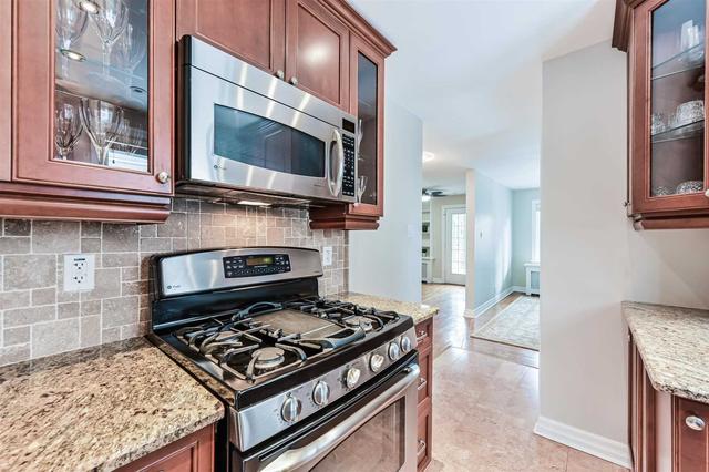 31 Glencrest Blvd, House detached with 3 bedrooms, 4 bathrooms and 2 parking in Toronto ON | Image 2