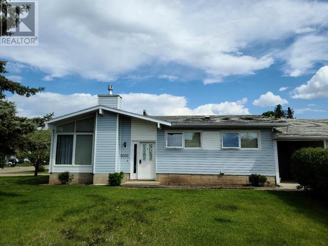9601 83 Avenue, House detached with 4 bedrooms, 2 bathrooms and 6 parking in Peace River AB | Card Image