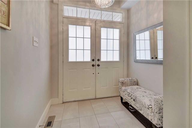 99 Westolivia Tr, House semidetached with 3 bedrooms, 4 bathrooms and 3 parking in Vaughan ON | Image 2