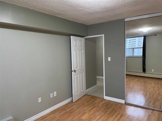 1206 - 370 Dixon Rd, Condo with 2 bedrooms, 1 bathrooms and 1 parking in Toronto ON | Image 8