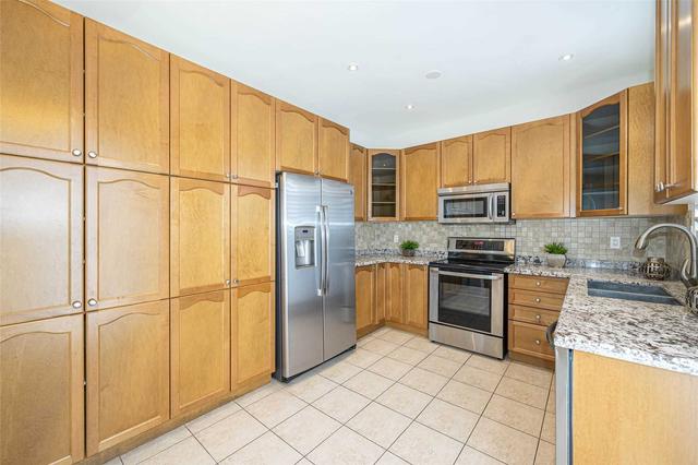 41 Mansard Dr, House detached with 4 bedrooms, 4 bathrooms and 6 parking in Richmond Hill ON | Image 2