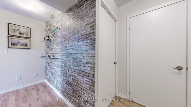 806 - 801 Sheppard Ave W, Condo with 2 bedrooms, 1 bathrooms and 1 parking in Toronto ON | Image 6