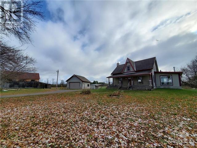10114 Mcintyre Road, House detached with 2 bedrooms, 2 bathrooms and 10 parking in North Dundas ON | Image 1