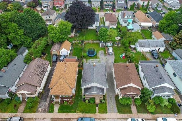96 Vale Ave, House detached with 2 bedrooms, 1 bathrooms and 2 parking in St. Catharines ON | Image 6