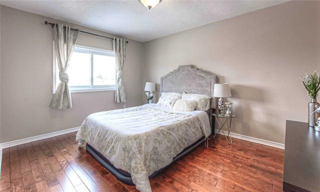 32 Lena Cres, House detached with 3 bedrooms, 4 bathrooms and 3 parking in Cambridge ON | Image 22