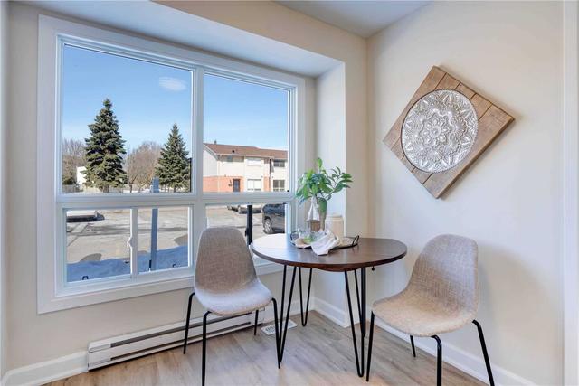 355 Sandringham Cres, Townhouse with 3 bedrooms, 2 bathrooms and 1 parking in London ON | Image 11