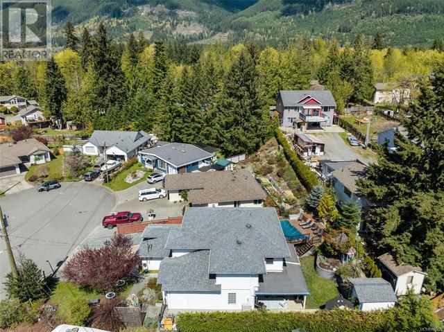 212 Cowichan Ave E, House detached with 4 bedrooms, 3 bathrooms and 4 parking in Lake Cowichan BC | Image 6