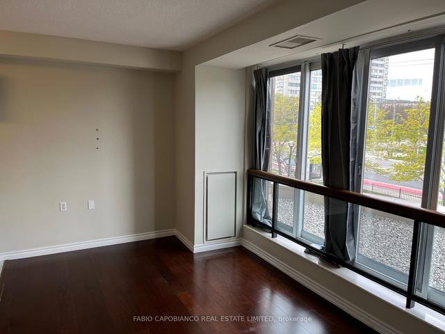 209 - 200 Burnhamthorpe Rd E, Condo with 1 bedrooms, 1 bathrooms and 1 parking in Mississauga ON | Image 4