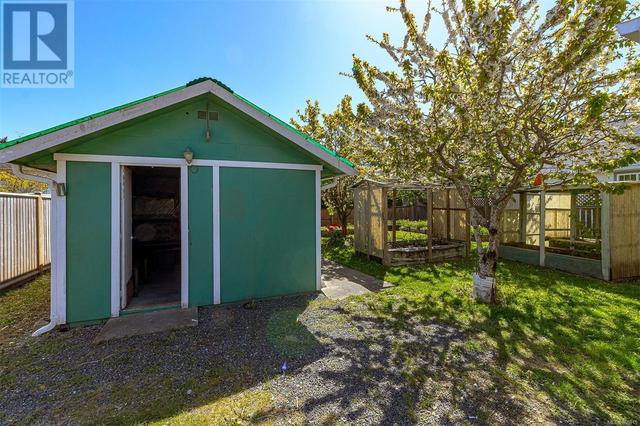 2199 Malaview Ave, House detached with 3 bedrooms, 2 bathrooms and 2 parking in Sidney BC | Image 29