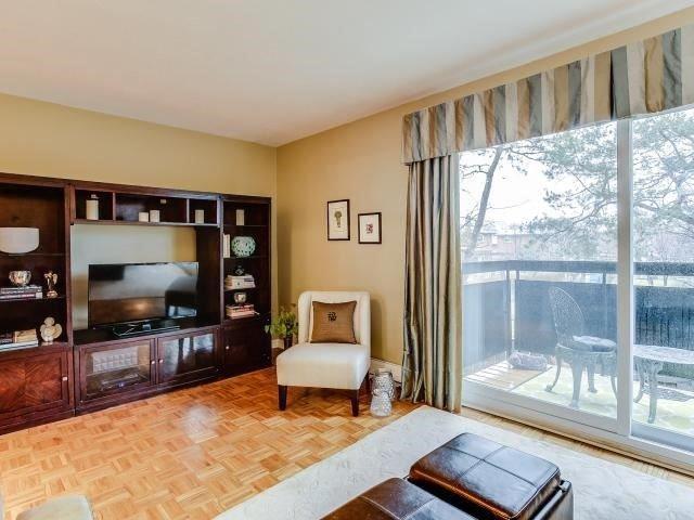 2020 Pharmacy Ave, Townhouse with 3 bedrooms, 2 bathrooms and 1 parking in Toronto ON | Image 4