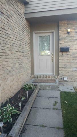 88 - 105 Hansen Rd, Townhouse with 3 bedrooms, 2 bathrooms and 2 parking in Brampton ON | Image 2