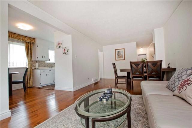 18 Freeborn Cres, House semidetached with 3 bedrooms, 2 bathrooms and 6 parking in Toronto ON | Image 3