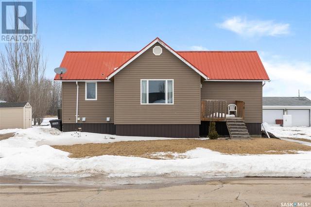 508 4th Avenue E, House detached with 4 bedrooms, 1 bathrooms and null parking in Watrous SK | Image 2