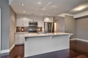 401 - 205 Lakeshore Rd W, Condo with 2 bedrooms, 2 bathrooms and 1 parking in Oakville ON | Image 2
