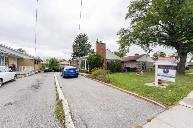 2446 Islington Ave, House detached with 3 bedrooms, 2 bathrooms and 3 parking in Toronto ON | Image 12