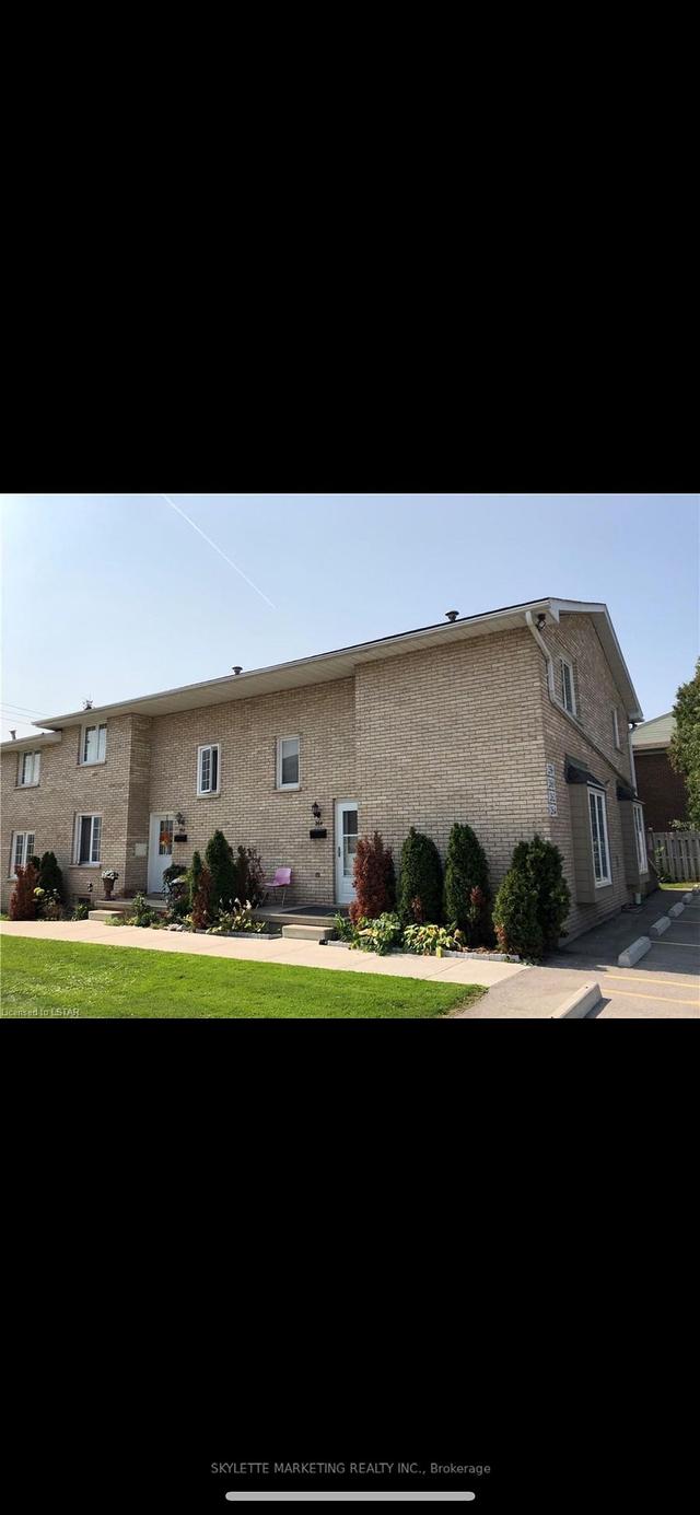 264 Homestead Cres, Townhouse with 3 bedrooms, 2 bathrooms and 1 parking in London ON | Image 1
