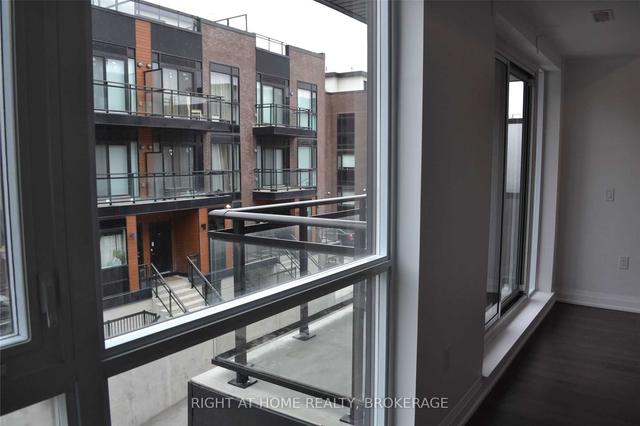 b 1103 - 5279 Highway 7 Rd, Townhouse with 2 bedrooms, 3 bathrooms and 1 parking in Vaughan ON | Image 2