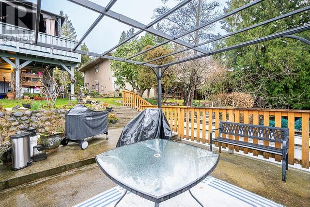 5644 Patrick Street, House detached with 4 bedrooms, 3 bathrooms and 1 parking in Burnaby BC | Image 37