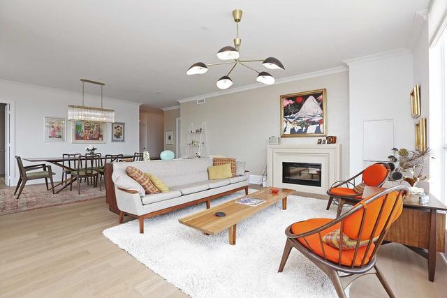 2410 - 101 Erskine Ave, Condo with 2 bedrooms, 3 bathrooms and 2 parking in Toronto ON | Image 4