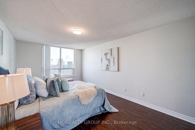 2807 - 18 Parkview Ave, Condo with 3 bedrooms, 2 bathrooms and 1 parking in Toronto ON | Image 10