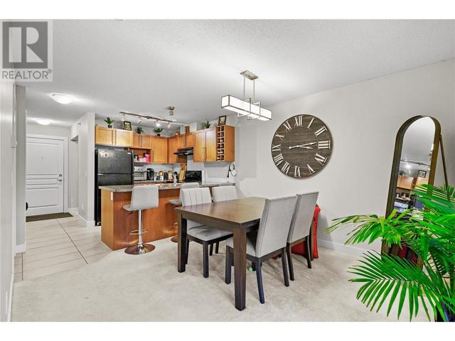 411 - 1089 Sunset Drive, Condo with 1 bedrooms, 1 bathrooms and 1 parking in Kelowna BC | Image 3