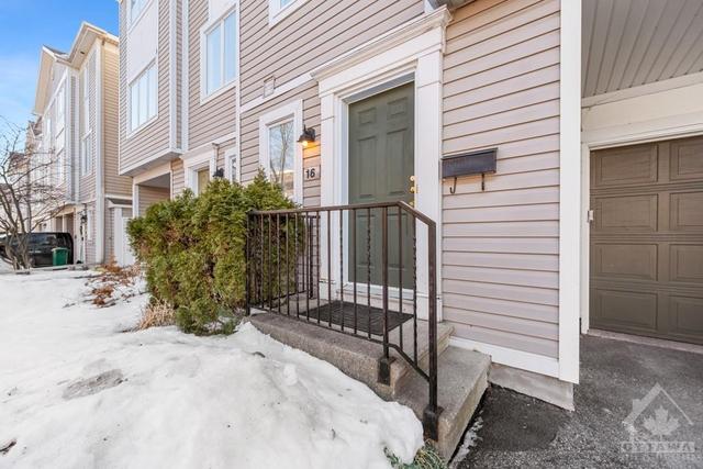 16 Barnaby Private, Townhouse with 2 bedrooms, 2 bathrooms and 2 parking in Ottawa ON | Image 2