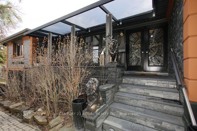 53 Coral Gable Dr E, House detached with 4 bedrooms, 2 bathrooms and 3 parking in Toronto ON | Image 12