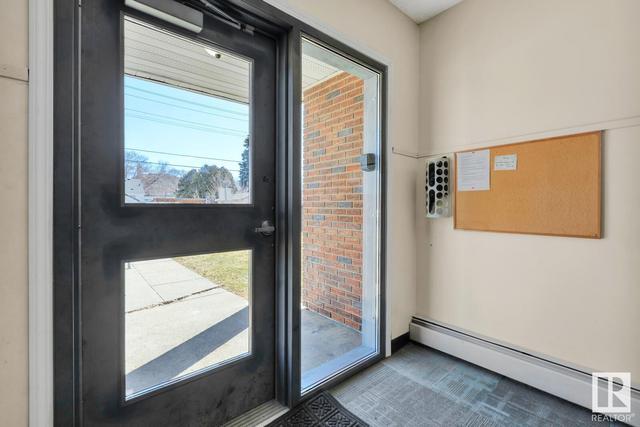 301 - 10949 109 St Nw, Condo with 2 bedrooms, 1 bathrooms and 1 parking in Edmonton AB | Image 6