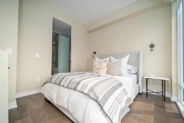 2116 - 488 University Ave, Condo with 3 bedrooms, 2 bathrooms and 1 parking in Toronto ON | Image 13