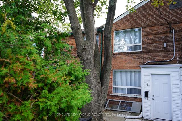 5 Khedive Ave, House attached with 2 bedrooms, 2 bathrooms and 1 parking in Toronto ON | Image 12