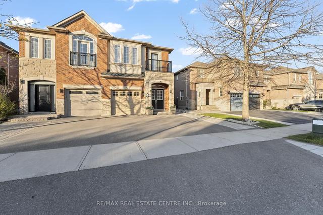 2452 Newcastle Cres, House semidetached with 3 bedrooms, 4 bathrooms and 3 parking in Oakville ON | Image 12